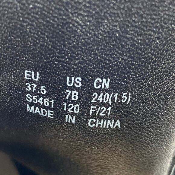 STUART WEITZMAN Maelie Black Suede Ankle Boot Timeless Classic Lug Sole Women 7B - Picture 7 of 9